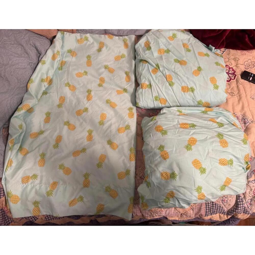 3 Twin Sheet Sets & 2 Mattress Pads- Very Good - Picture 2 of 8